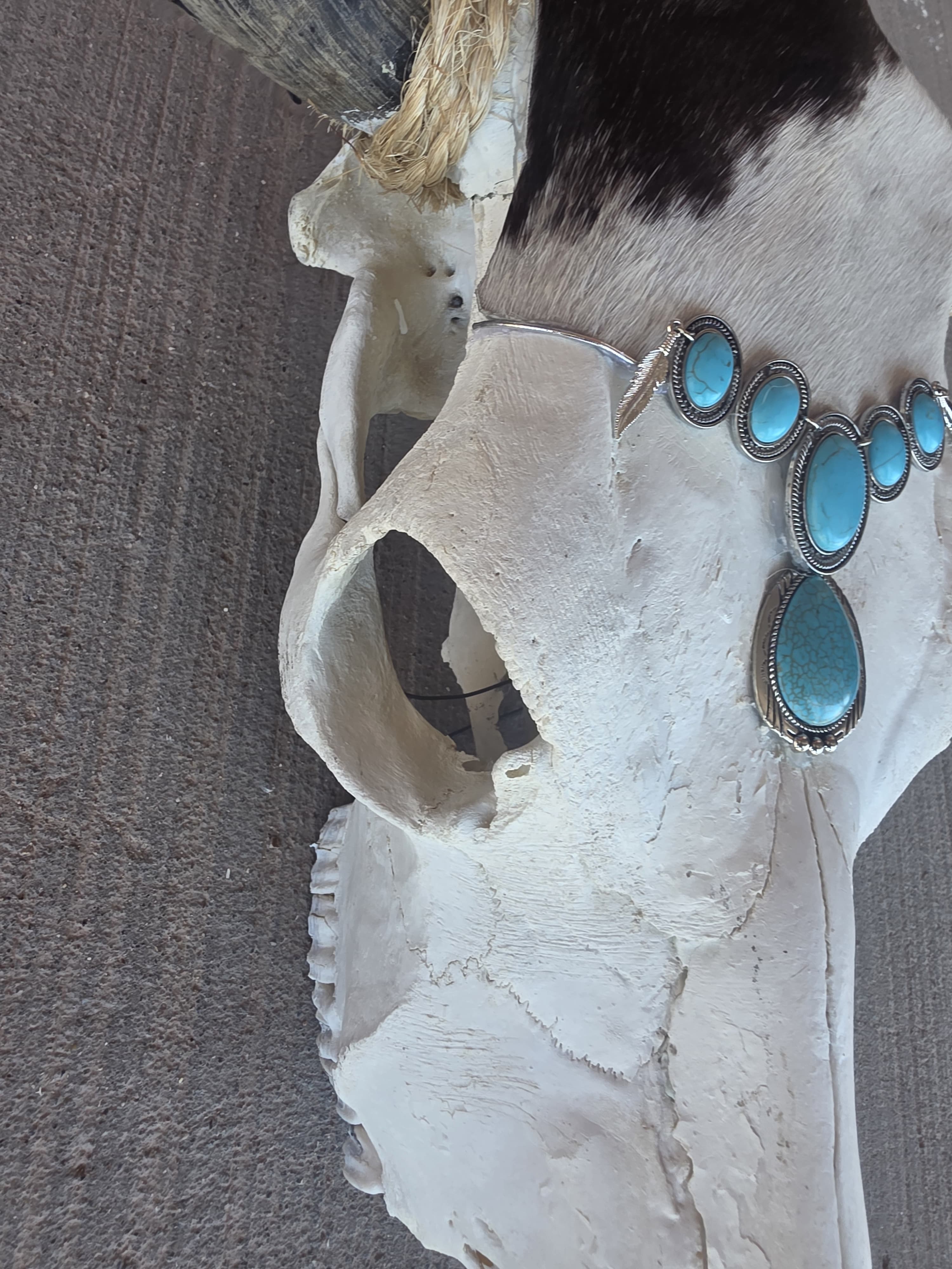FHRAN79 - Western Longhorn Skull with Turquoise Accent – Rustic Wall Décor