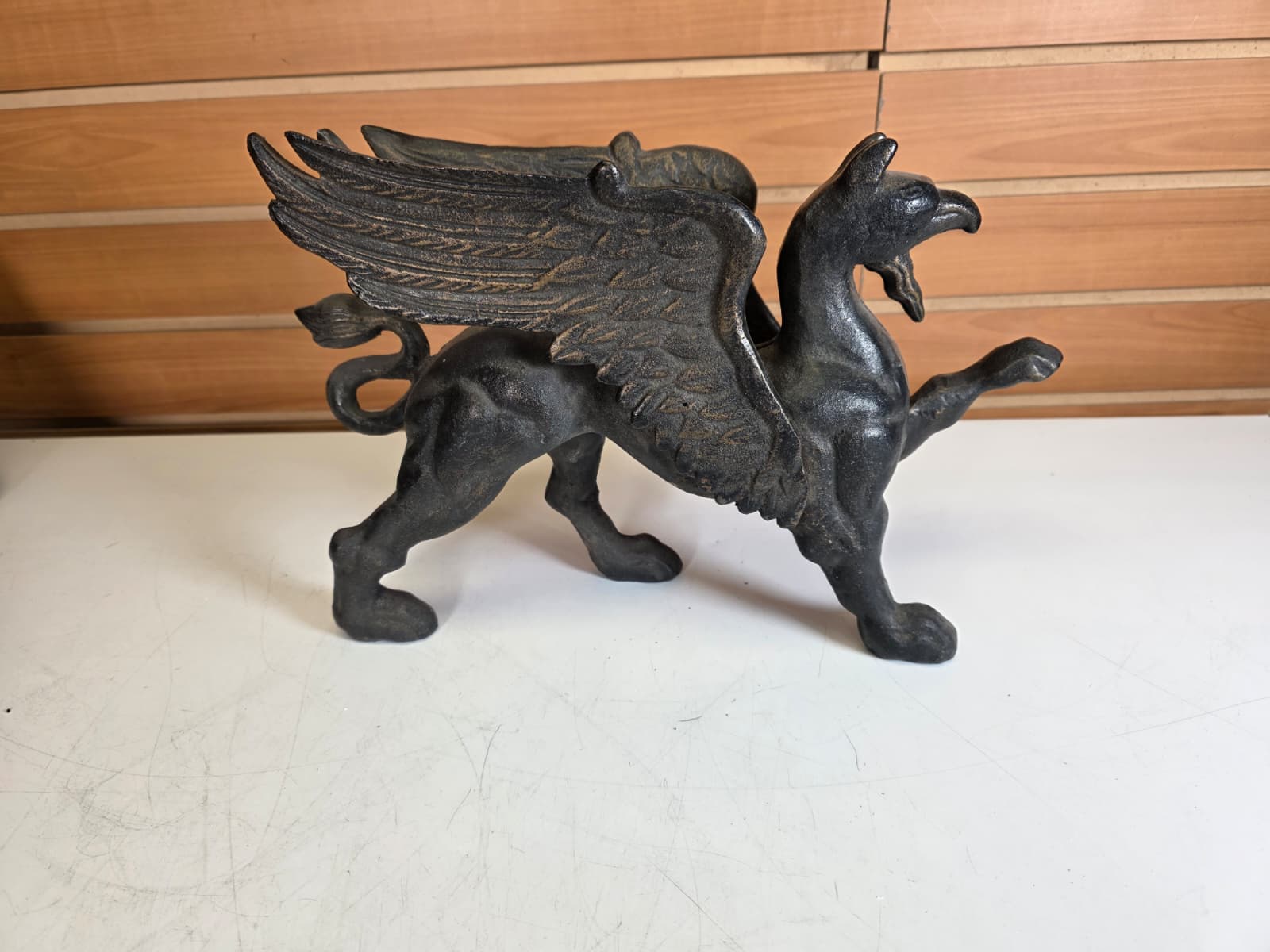 Fhbr8 - Winged Griffin Statue – Mythical Decorative Figure
