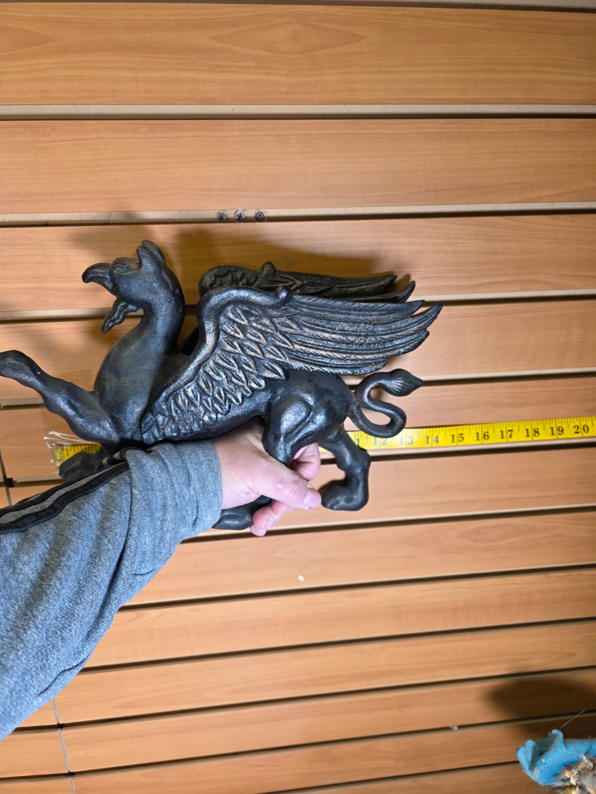 Fhbr8 - Winged Griffin Statue – Mythical Decorative Figure