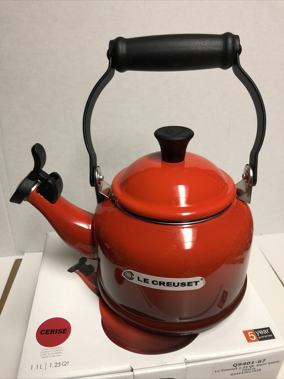 Le Creuset 1.25 Qt. Demi Kettle - Cherry Q9401-67 in retail box Unused