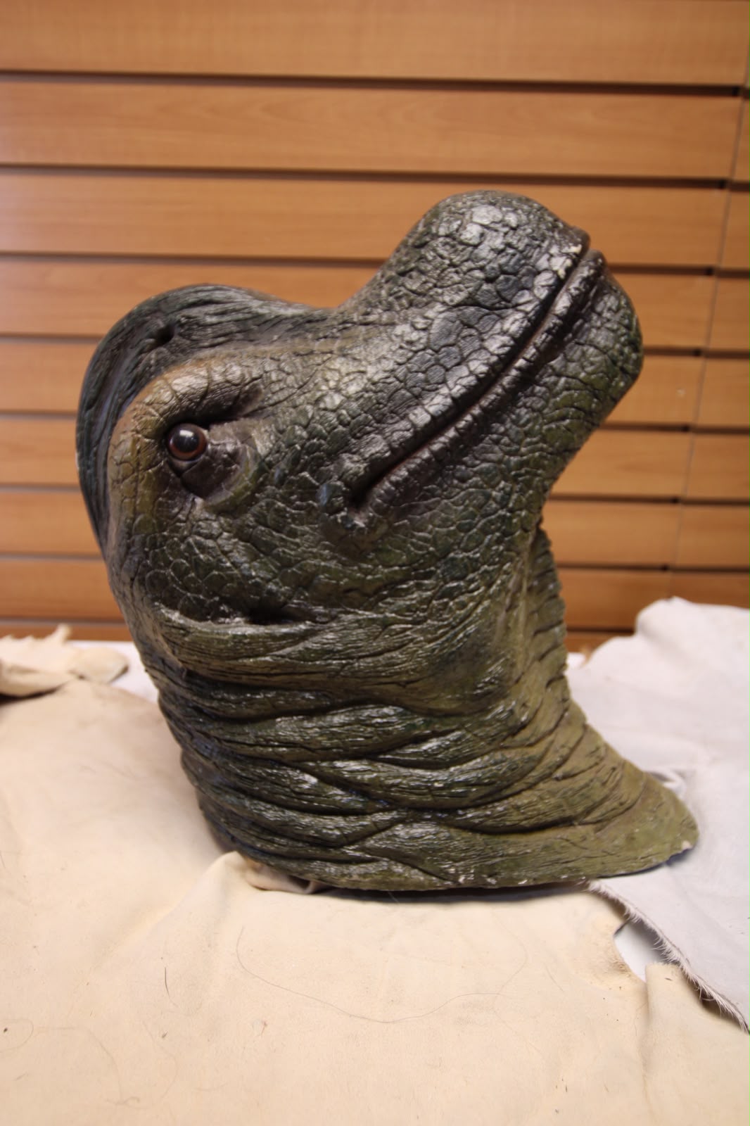 Dinosaur 1 - Museum-Grade Taxidermy-Style Velociraptor Head Mount