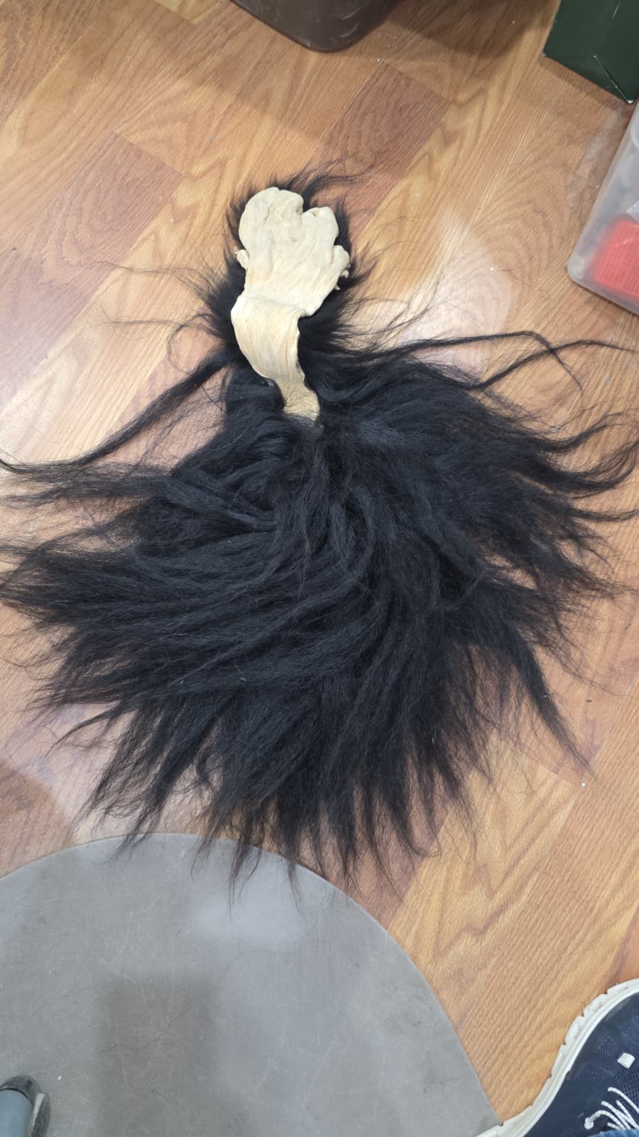 JVTL20 - Yak Tail – 32” Rustic Decorative Display