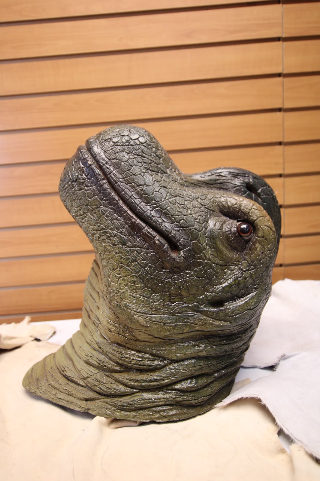 Dinosaur 1 - Museum-Grade Taxidermy-Style Velociraptor Head Mount