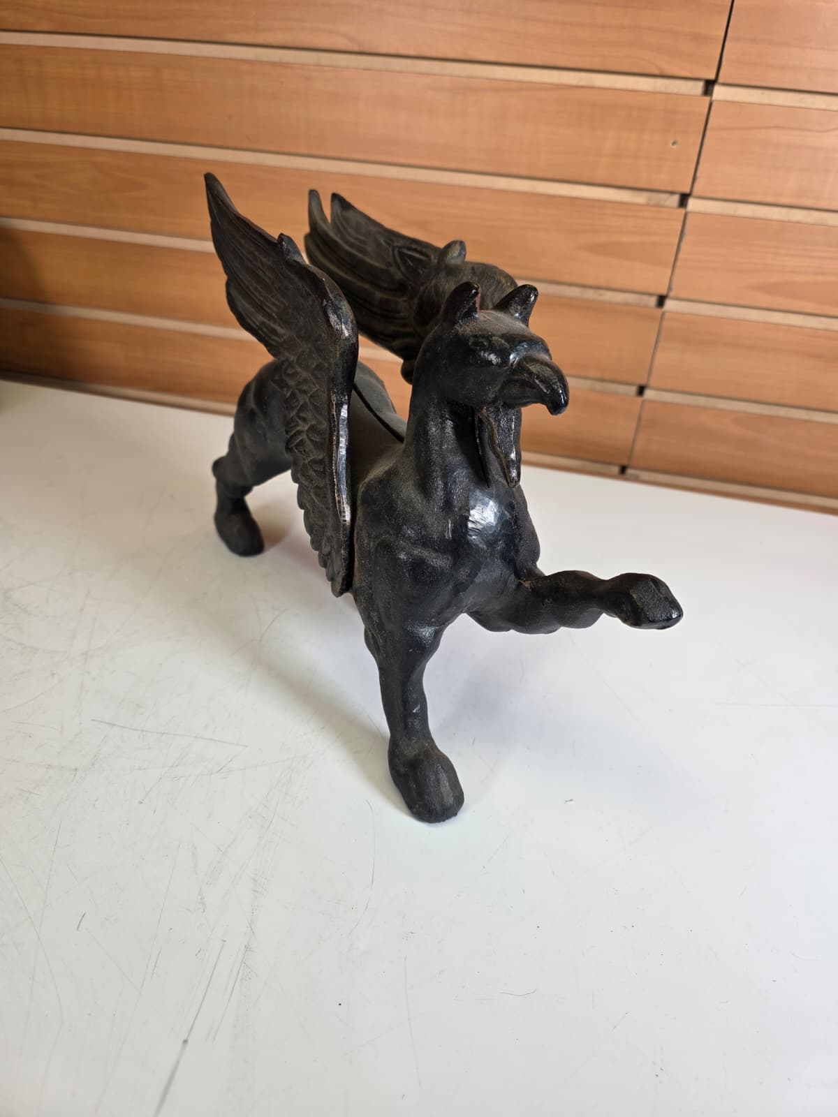 Fhbr8 - Winged Griffin Statue – Mythical Decorative Figure
