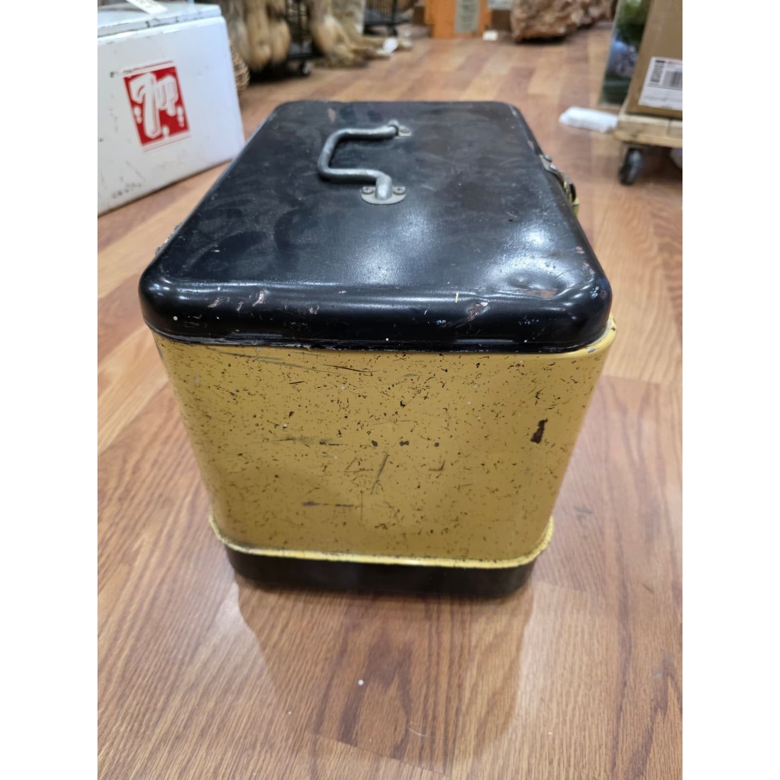 Fhaq3 - VTG Metal Vagabond Ice Chest Beverage Cooler – Brown & Yellow Retro Desi