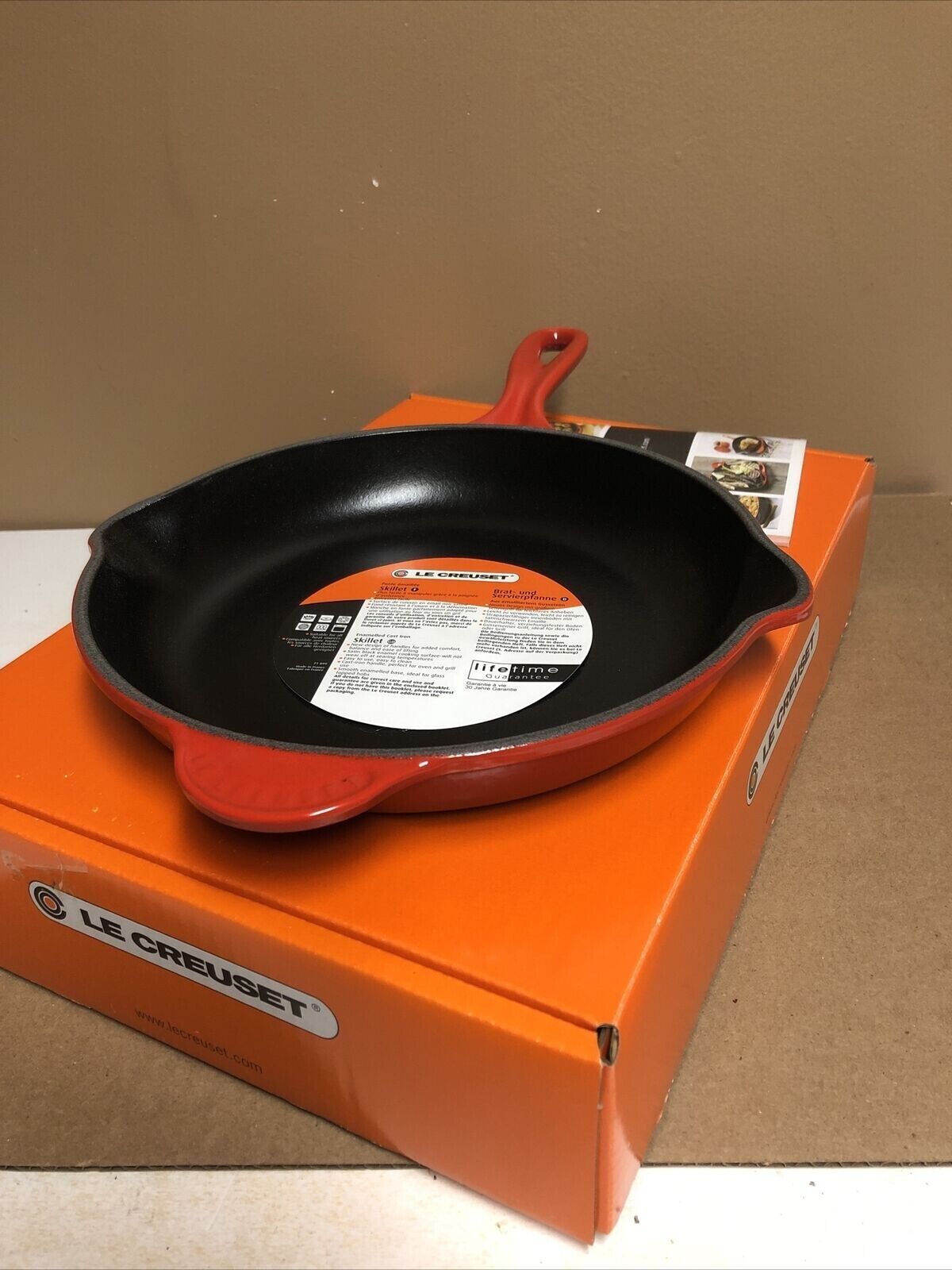 Le Creuset Signature Cast Iron 9 Inch Skillet, Cerise Red * NEW *