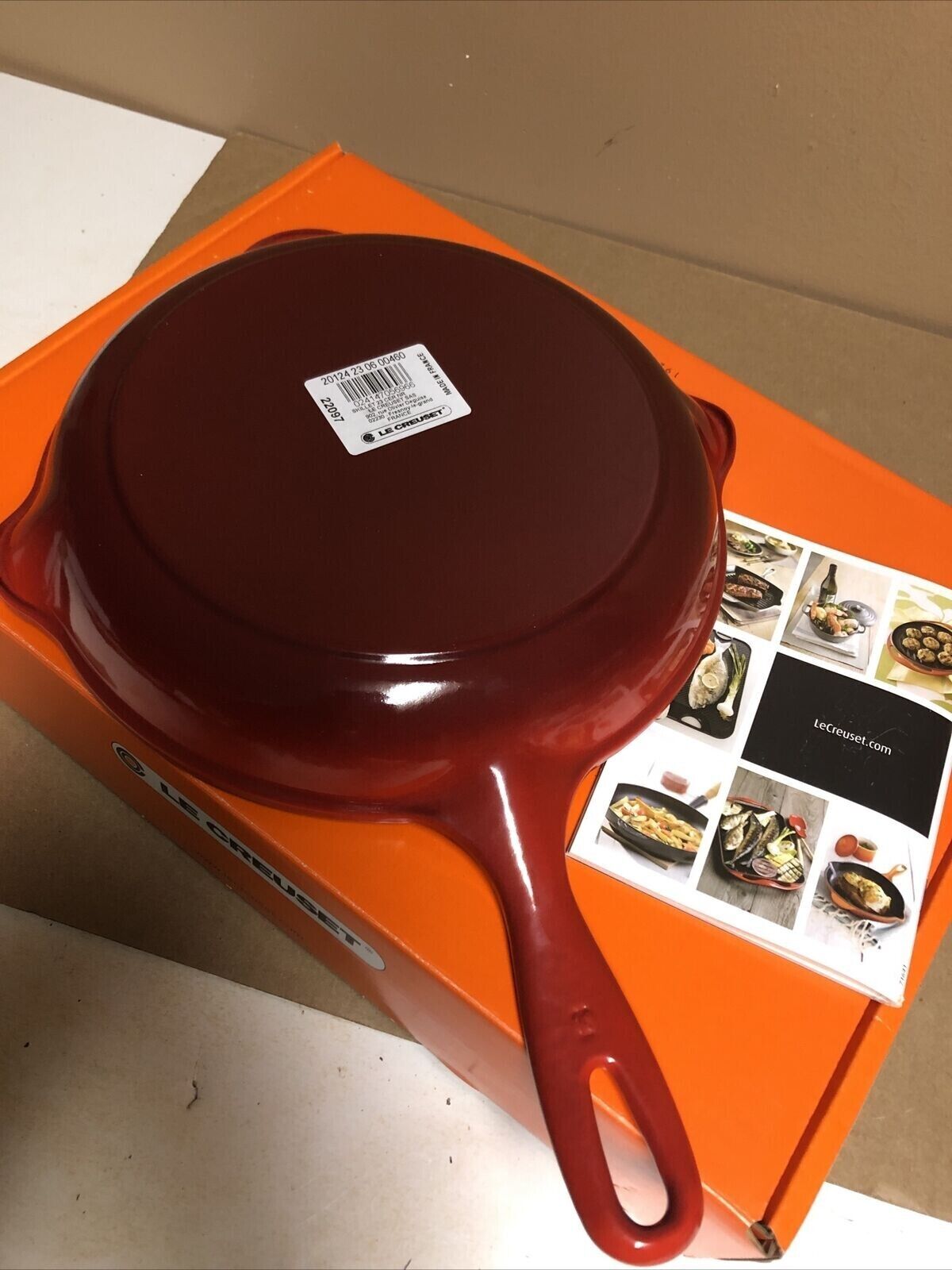 Le Creuset Signature Cast Iron 9 Inch Skillet, Cerise Red * NEW *