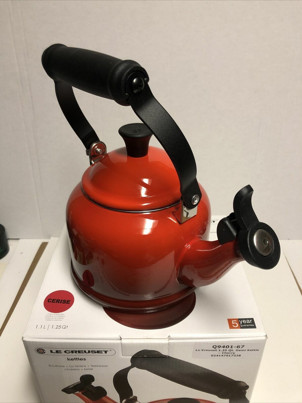 Le Creuset 1.25 Qt. Demi Kettle - Cherry Q9401-67 in retail box Unused